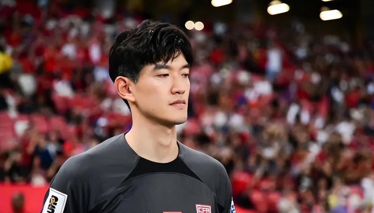 上港主力门将已跟俱乐部提前解约!下一轮德甲联赛将正式代表新东家多特蒙德完成加盟首秀被辟谣